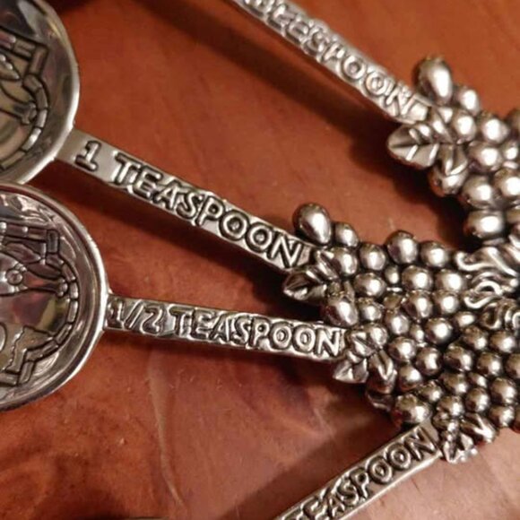 Stunning Measuring Spoons Wine & Grapes Design Very Decorative - Picture 3 of 7